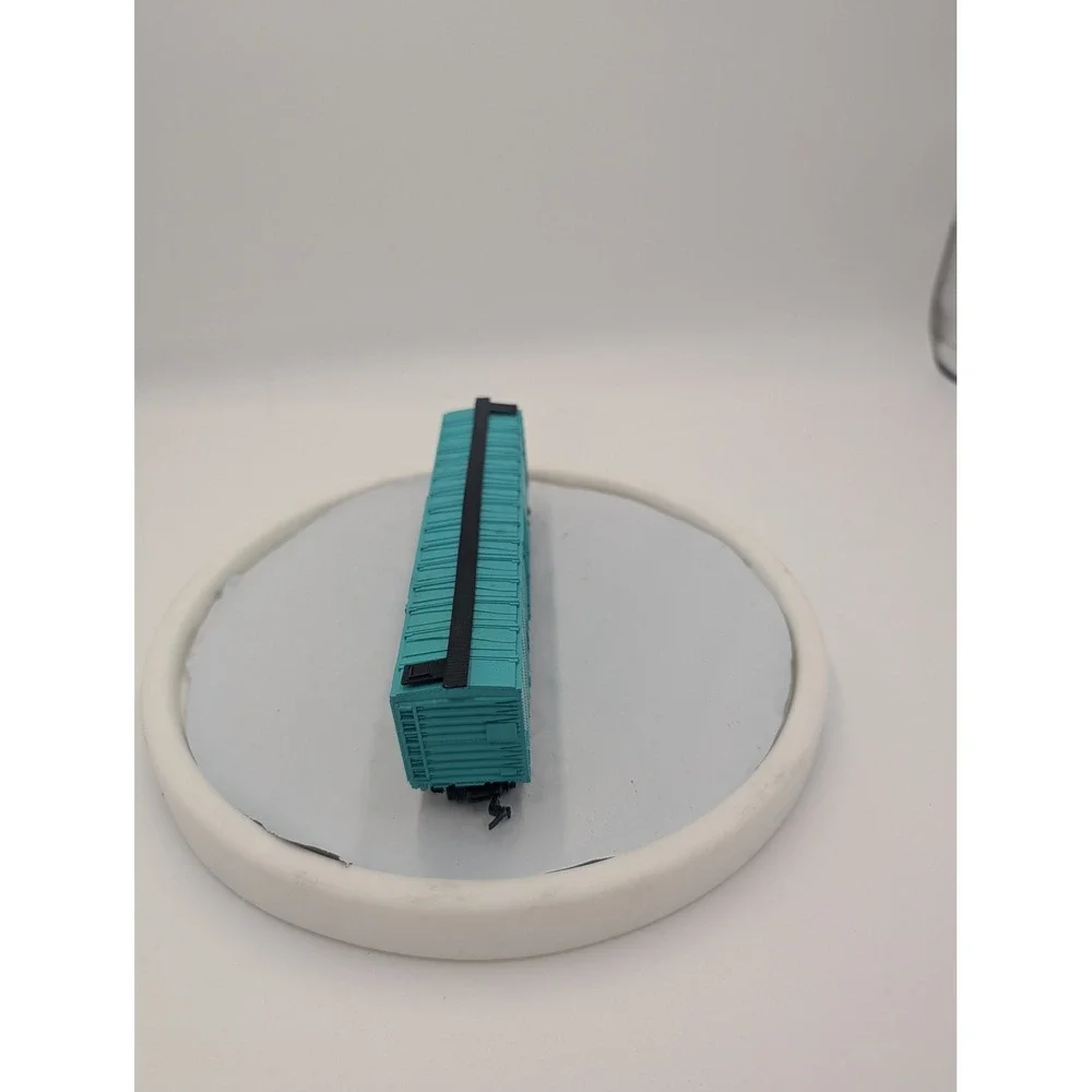 Penn Central PC 160502 HO Scale Boxcar Turquoise Model Train Rolling Stock